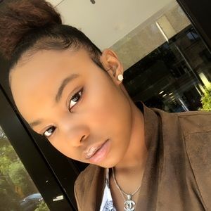 Meet your Posher, Briâa